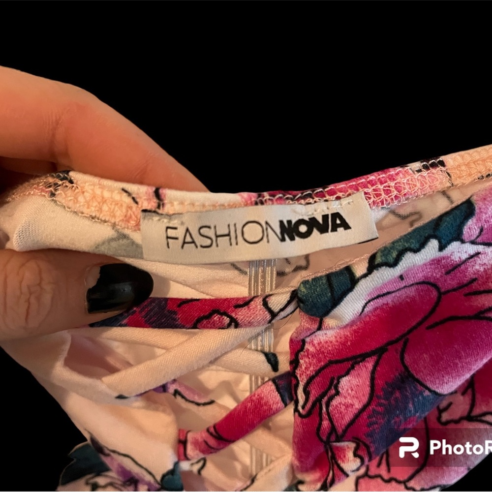 Floral fitted dress.